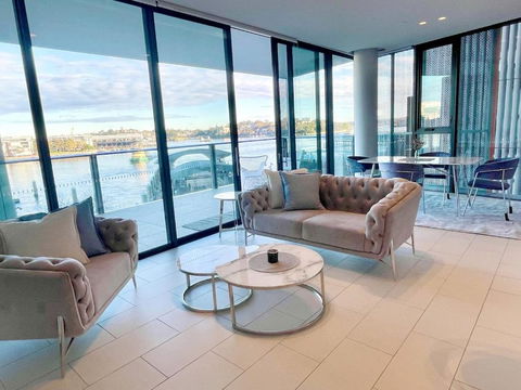 RARE Luxury Waterfront Living - Melbourne Tourism 0