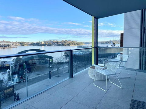 RARE Luxury Waterfront Living - Melbourne Tourism 1