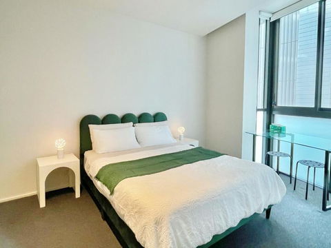 RARE Luxury Waterfront Living - Melbourne Tourism 2