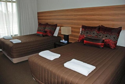 Red Cedars Motel - Melbourne Tourism 1