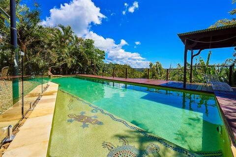 Private Access Retreat 1 Queen Bedroom W Stunning Pool And Ocean Views - Melbourne Tourism 1