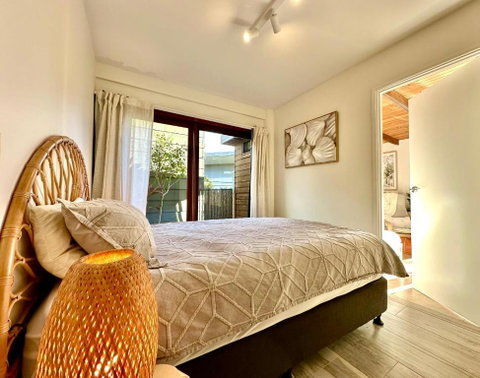 Private Access Retreat 1 Queen Bedroom W Stunning Pool And Ocean Views - Melbourne Tourism 2