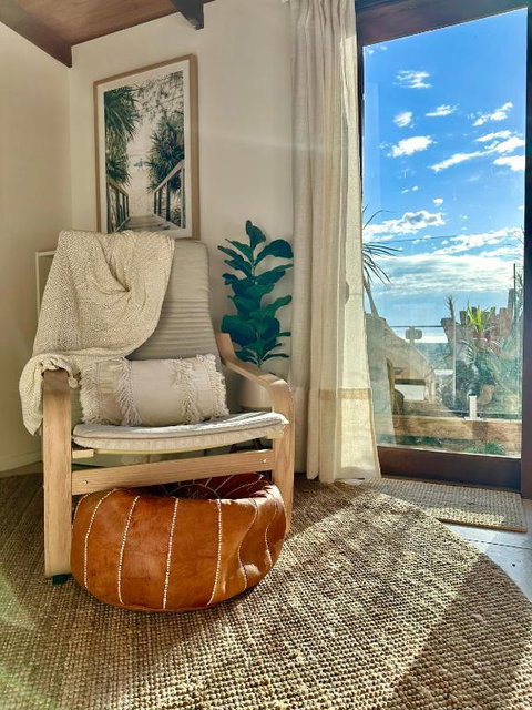 Private Access Retreat 1 Queen Bedroom W Stunning Pool And Ocean Views - Melbourne Tourism 3