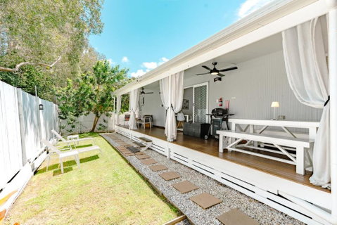 Private Outdoor Spa, Fire Pit, Cinema Room - THE COTTAGE COOLUM BEACH - Melbourne Tourism 3