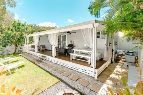 Private Outdoor Spa, Fire Pit, Cinema Room - THE COTTAGE COOLUM BEACH - Melbourne Tourism 1