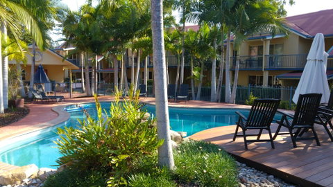At Beach Court Holiday Villas - Melbourne Tourism 1