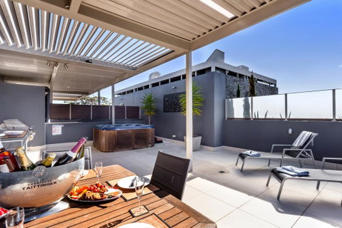 Aura 13 - Shoal Bay - Melbourne Tourism 2