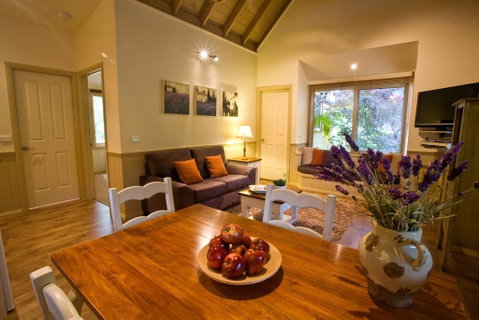 Autumn Abode Cottages - Melbourne Tourism 0