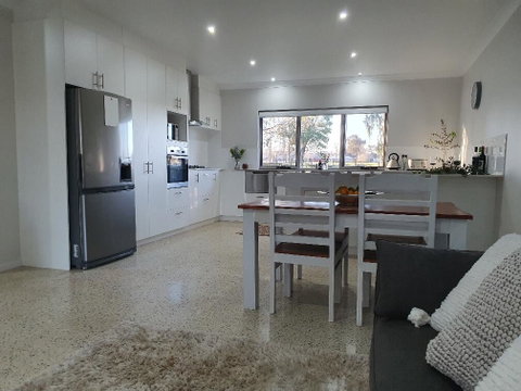 Aveley Equestrian Cottage - Melbourne Tourism 0