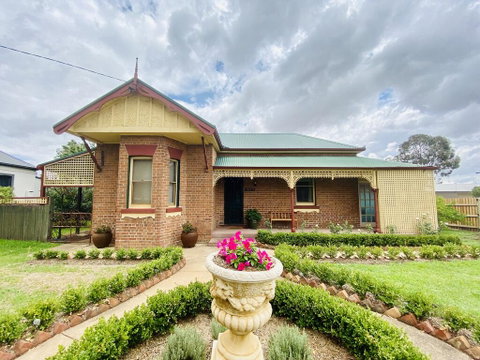 Avoca House - Circa 1900 Gorgeous Federation Home - Melbourne Tourism 0