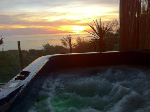 Award Winning Beach Front Retreat - Melbourne Tourism 0
