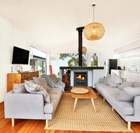 Ayana Beach House - Pet Friendly - Opposite Beach - Melbourne Tourism