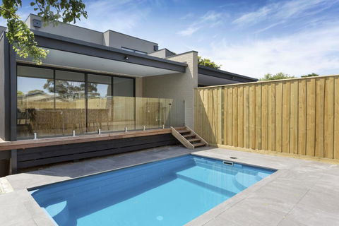 AZURE - ROSEBUD - Melbourne Tourism 0