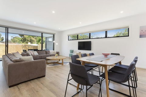 AZURE - ROSEBUD - Melbourne Tourism 1