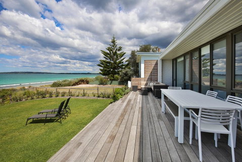 Azure Absolute Beachfront - Pet Friendly - Melbourne Tourism 0