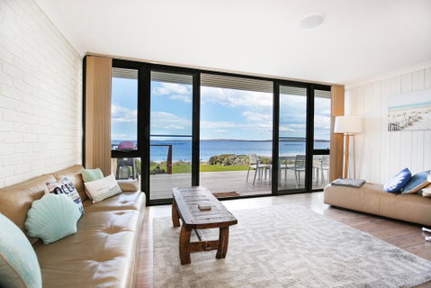 Azure Absolute Beachfront - Pet Friendly - Melbourne Tourism 2