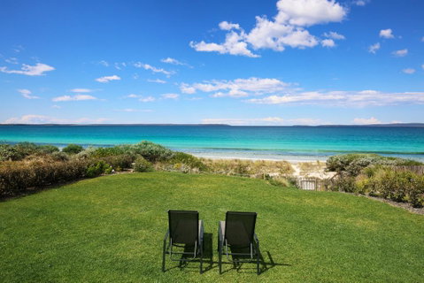 Azure Absolute Beachfront - Pet Friendly - Melbourne Tourism 1