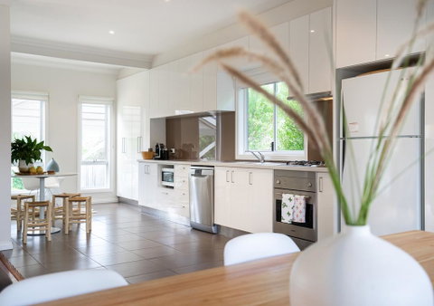 Azure Beach Retreat - Spa Luxury - Melbourne Tourism 1