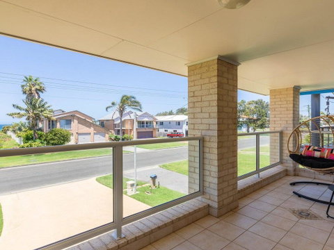 Azure Waters - Perfectly Positioned With Ocean Views - Melbourne Tourism 3