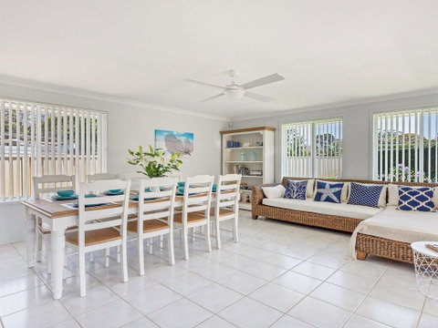Azure Waters - Perfectly Positioned With Ocean Views - Melbourne Tourism 1
