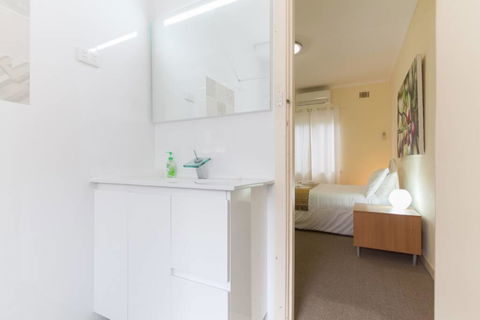 B5 Close To Nedlands, Cafes, Swan River, SCGH & UWA - Melbourne Tourism 2