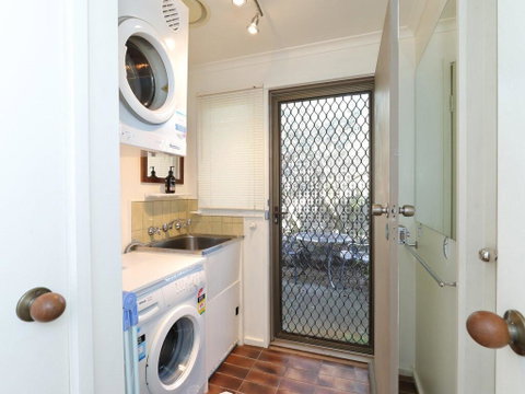 Back Beach Hideaway - Melbourne Tourism 2