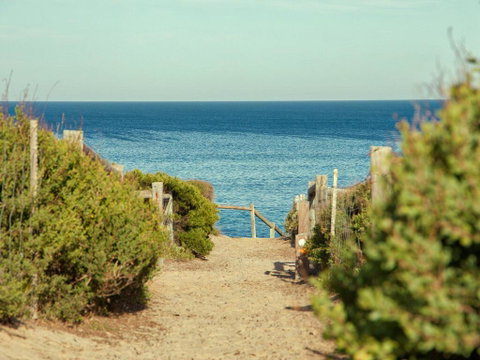 Back Beach Hideaway - Melbourne Tourism 3