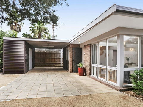 Backyard Bliss - Melbourne Tourism 0