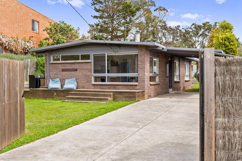 BADENOCH - Melbourne Tourism 0