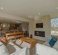Baileys Beach House - Melbourne Tourism