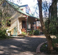 Ballarat cottages incorporating yarrowee cottage and Admirals cottage - Melbourne Tourism
