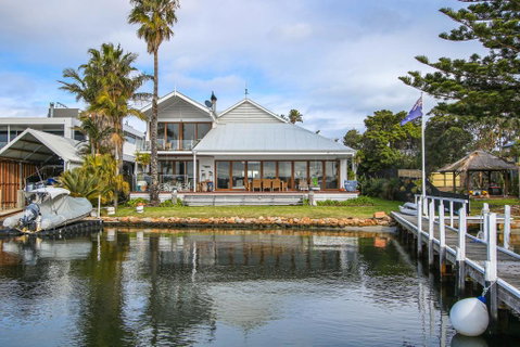 Bancroft Bay Frontage - Melbourne Tourism 0