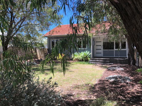 Barefoot Beach Cottage - Busselton - Melbourne Tourism 1