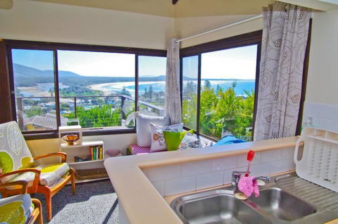 Barrels Beach House, 28 Dulconghi Street - Melbourne Tourism 3
