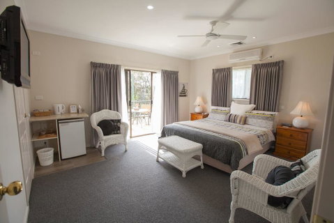 Batemans Bay Manor - Bed And Breakfast - Melbourne Tourism 0
