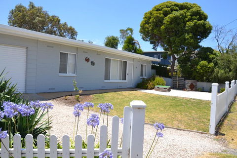 Bay Breeze Cottage - Melbourne Tourism 0