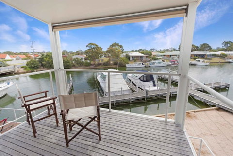 Beach 2 - Waterfront Villa And Beach - Melbourne Tourism 0