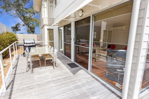 Beach 2 - Waterfront Villa And Beach - Melbourne Tourism 2