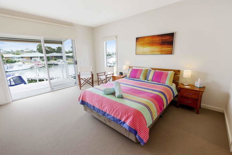 Beach 2 - Waterfront Villa And Beach - Melbourne Tourism 1