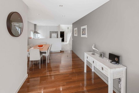 Beach 2 - Waterfront Villa And Beach - Melbourne Tourism 3