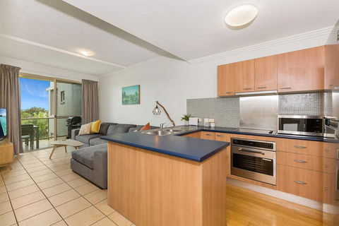 BEACH BLISS LUXURIOUS APARTMENT With POOL - Melbourne Tourism 1