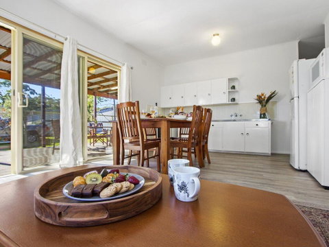 Beach Escape @ Currarong - Basic Family Accommodation - Melbourne Tourism 2