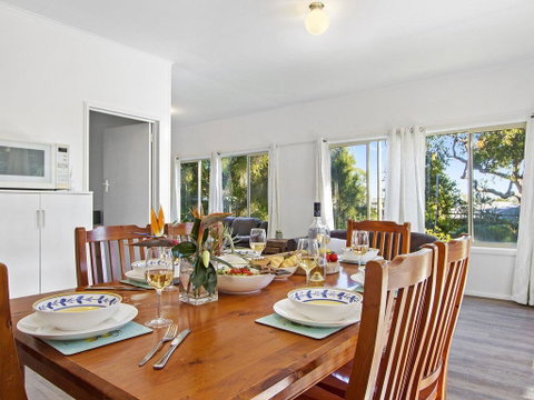 Beach Escape @ Currarong - Basic Family Accommodation - Melbourne Tourism 1