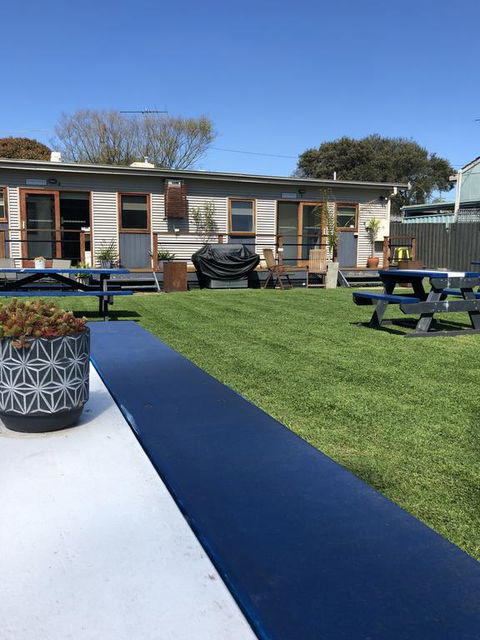 Beach Holiday Apartments - Melbourne Tourism 1