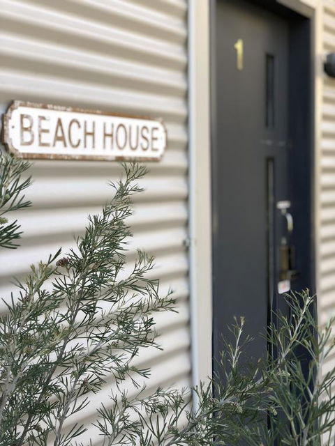 Beach Holiday Apartments - Melbourne Tourism 3