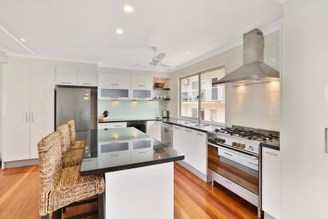 Beach Home In Golden Triangle - Melbourne Tourism 3