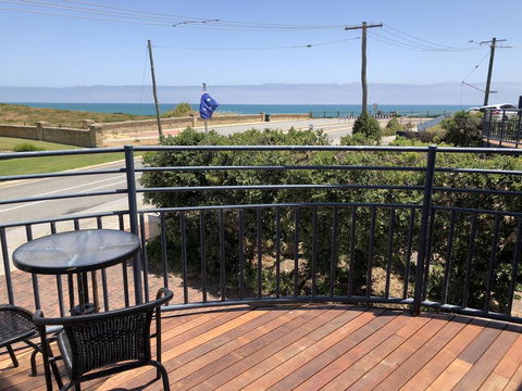 Beach House @ 112 - Melbourne Tourism 0