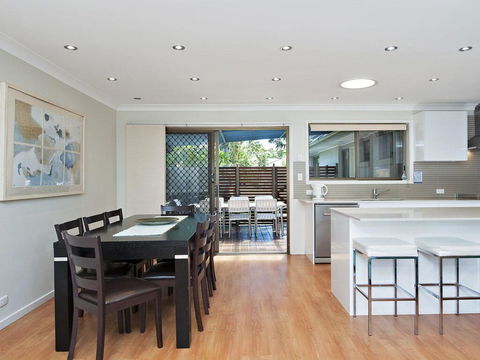 Beach House' 8 Mistral Close - Large House With Aircon - Melbourne Tourism 1
