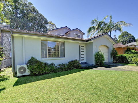 Beach House' 8 Mistral Close - Large House With Aircon - Melbourne Tourism 0