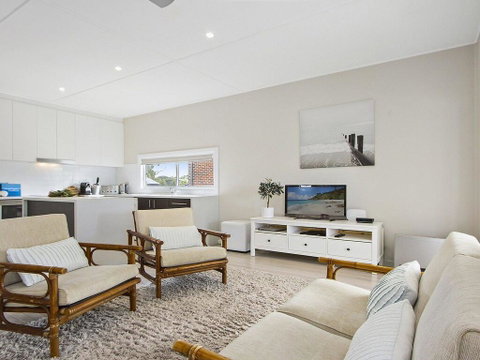 Beachbreak - Fall Asleep To The Sound Of The Ocean - Melbourne Tourism 2